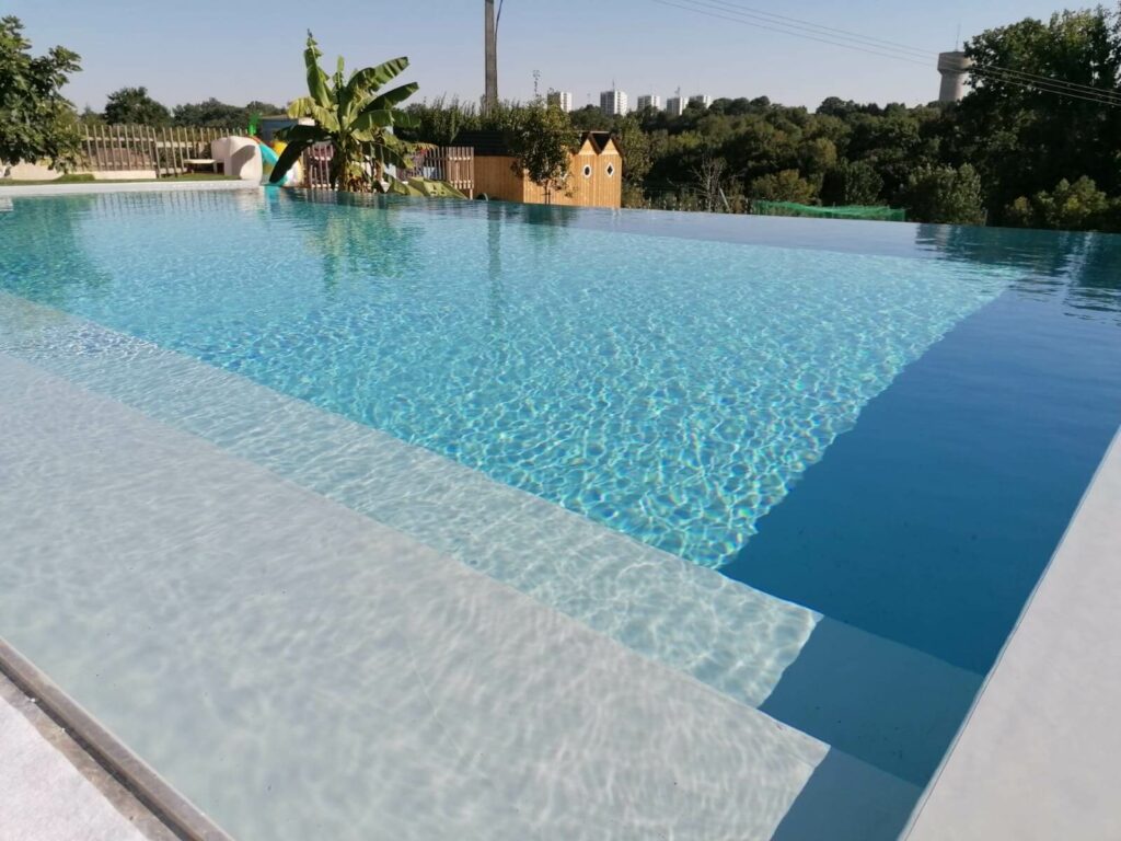 Construction de piscine à débordement Deux-Sèvres Niort